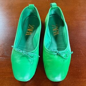 Zara Women's Vibrant Green Flats